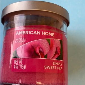 Yankee candle sweet pea scented candle